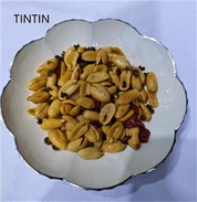 Stekt peanøttkjerne med krydret chili / hermetiske peanøtter rå peanøtter, peanøtter, ristet